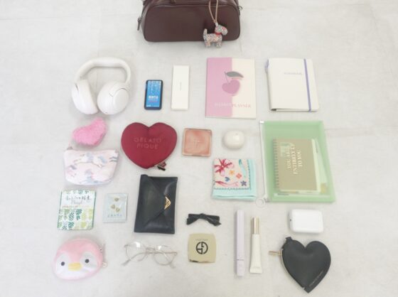 気分が上がるお気に入りだけ！ sweet lovers「友理」のバッグの中身を大公開♡【sweet lovers】
