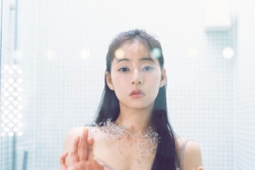 新木優子が表紙♡ 付録は日焼けハローキティのぬいぐるみポーチチャーム＆ステッカー３枚セット！sweet8月号の見どころはこちら！ サムネイル