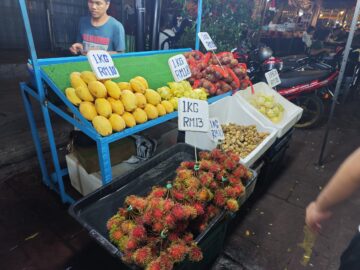 「ジャラン・アロー」のナイトマーケット　売り場