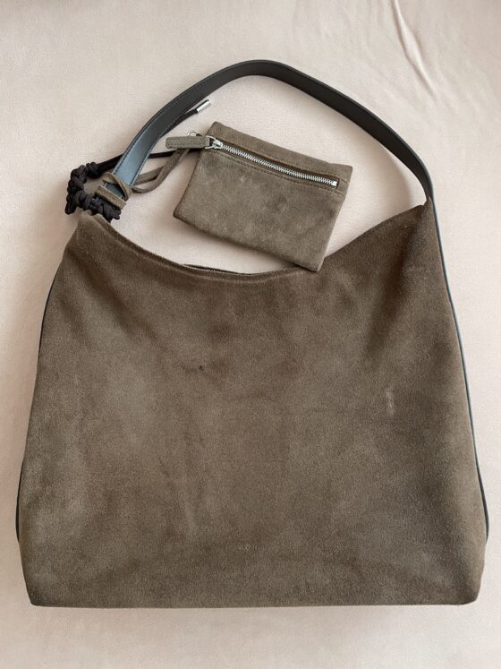 カメラ、ipad……ガジェット多め！ sweet lovers「空」のバッグの中身を大公開♡【sweet lovers】