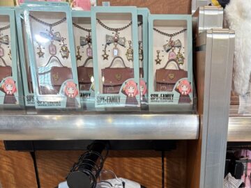 スパイファミリー　チャーム付きブレスレット＆ポーチセット