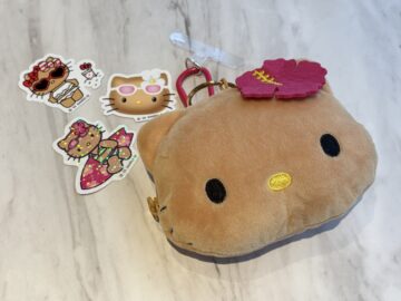 日焼け ハローキティ ぬいぐるみポーチチャーム＆ステッカー3枚セット