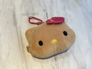 日焼け ハローキティ ぬいぐるみポーチチャーム