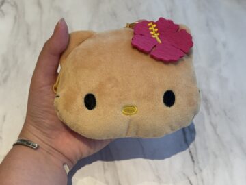 日焼け ハローキティ ぬいぐるみポーチチャーム