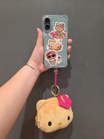 日焼け ハローキティ ぬいぐるみポーチチャーム＆ステッカー3枚セット