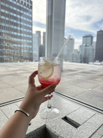 小田急ホテルセンチュリーサザンタワー 20階「ラウンジ サウスコート」　ピーチアフタヌーンティー