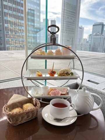 小田急ホテルセンチュリーサザンタワー 20階「ラウンジ サウスコート」　ピーチアフタヌーンティー