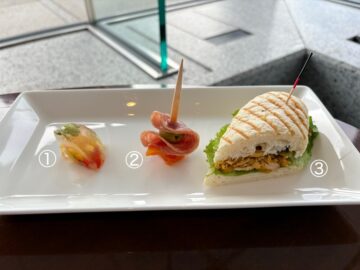 小田急ホテルセンチュリーサザンタワー 20階「ラウンジ サウスコート」　ピーチアフタヌーンティー