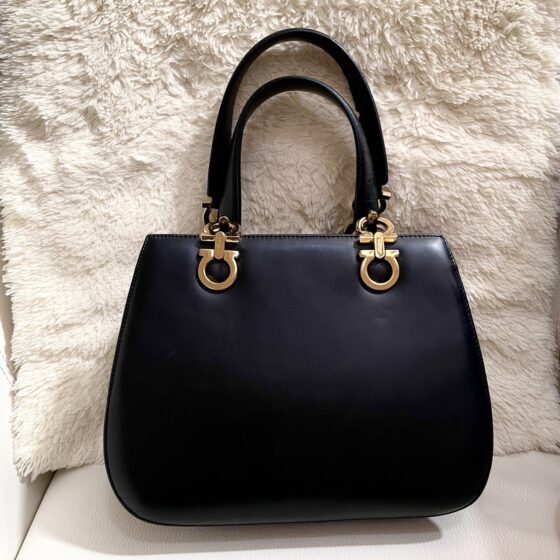 気がつけばバレエ柄を収集！ sweet lovers「谷村杏乃」のバッグの中身を大公開♡【sweet lovers】