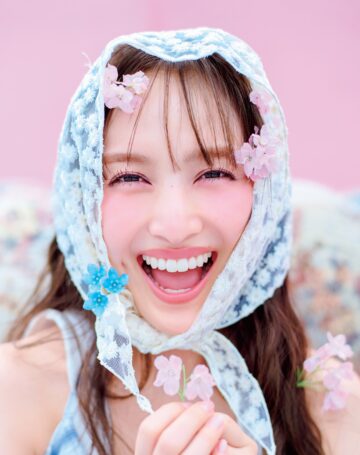 新木優子が表紙♡ 付録は日焼けハローキティのぬいぐるみポーチ
