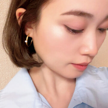 淡いミュートカラートーンで統一したメイク