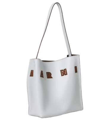 玉城ティナのバッグの中身