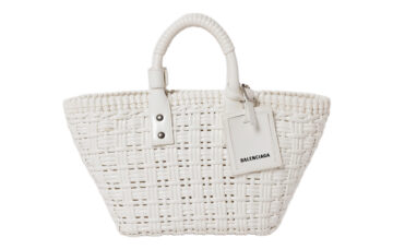 上西星来のバッグの中身