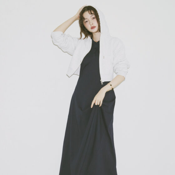 【玉城ティナ】空港コーデは楽ちんかわいい「ワンピ×パーカー」♡ リゾート旅行オフショットも大公開♡