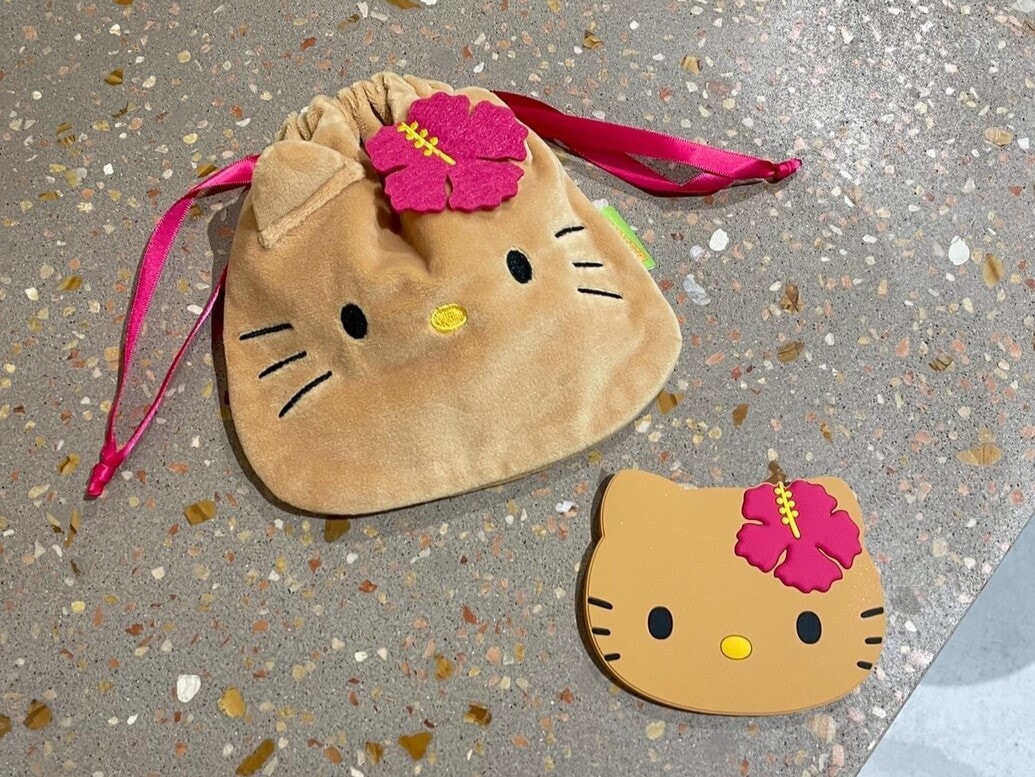 日焼け ハローキティ フェイスミラー＆巾着ポーチ