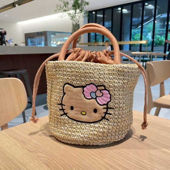 【付録レビュー】早くも売り切れ続出中！「日焼けハローキティ」のかごバッグは見つけ次第即ゲットして♡