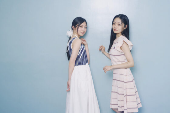 【乃木坂46】小津玲奈＆川端晃菜が纏う。ヘルシーなスポーティミックスワンピース