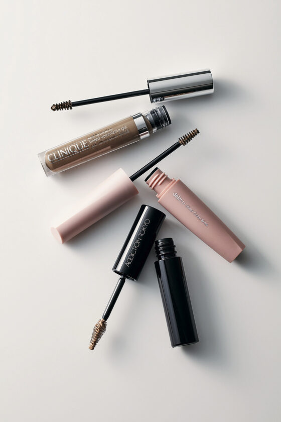 【美容のプロが激推し】アイメイクが映える！眉毛の存在感を消す「ハイトーンアイブロウマスカラ」3選