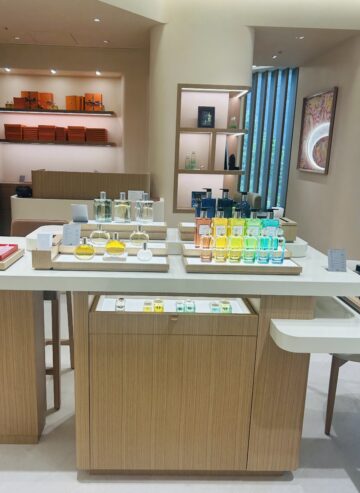 エルメス・イン・カラー