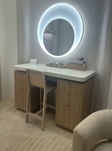 エルメス・イン・カラー