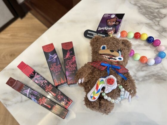 「ケイト」のリップモンスターが「USJ」とコラボ♡ 深みレッドがかわいい限定リップを徹底レビュー！