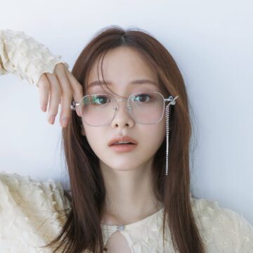 【森香澄】“じゃらづけチャーム”に“リムレスメガネ”♡ 自分をご機嫌にするトレンド秋小物