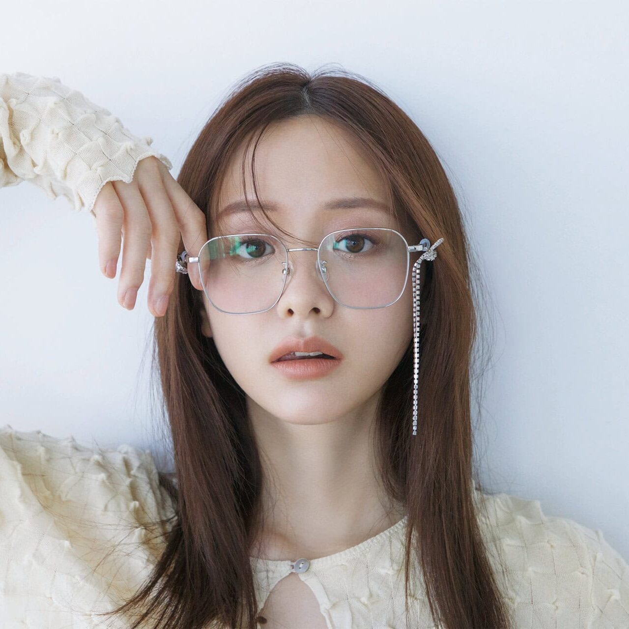 【森香澄】“じゃらづけチャーム”に“リムレスメガネ”♡ 自分をご機嫌にするトレンド秋小物