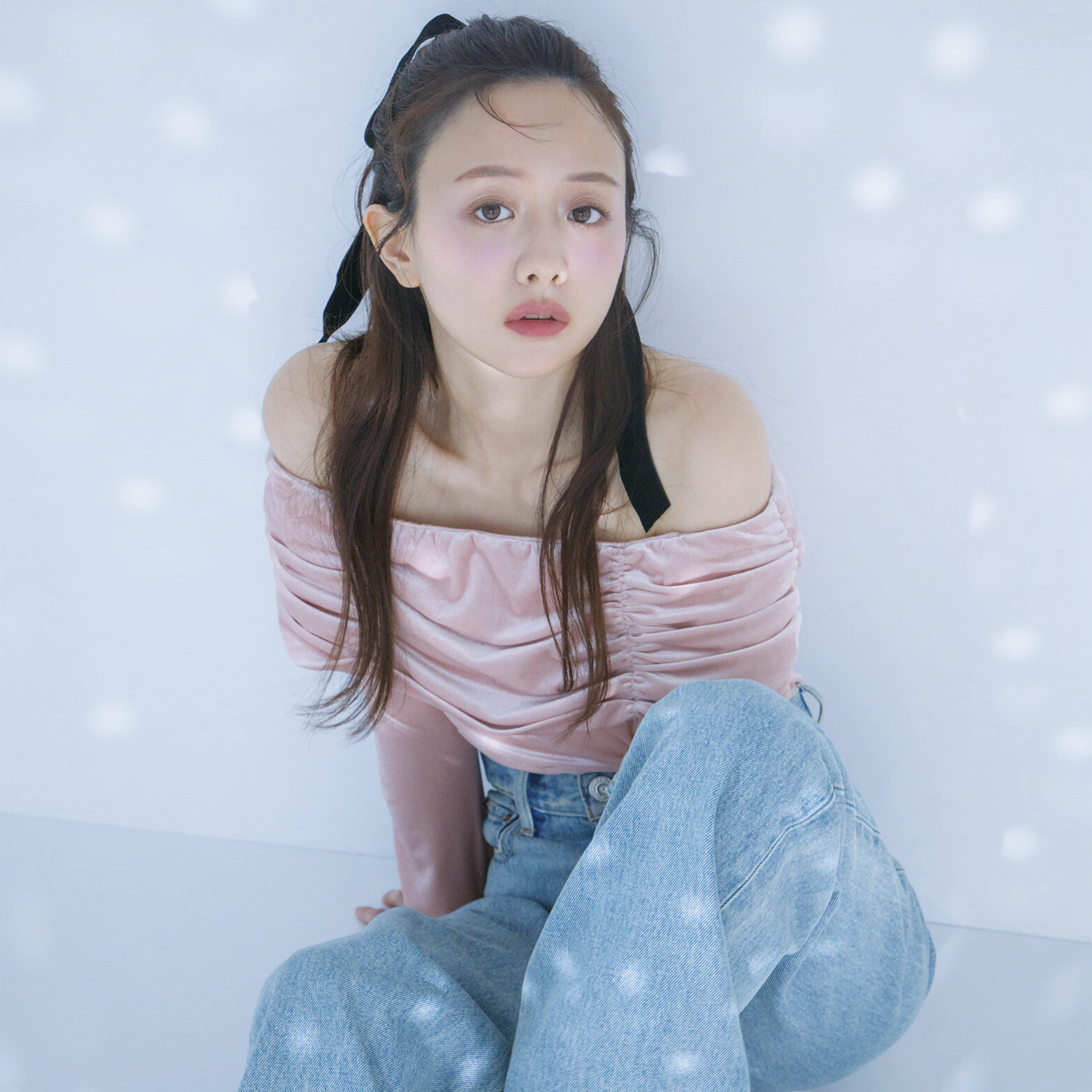 大人の肌見せで“あざとい”を演出♡ 2025秋の「愛されトップス」特集【森香澄】