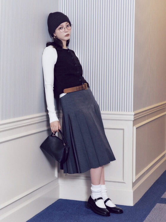 【GU・ユニクロほか】新世代アイコン「エマ・チェンバレン」みたいな旬コーデが叶う！プチプラアイテム20選