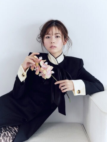 小芝風花が初表紙♡ 付録はアナ スイ コスメティックスの大容量バニティトート!swee11月号の見どころはこちら! サムネイル