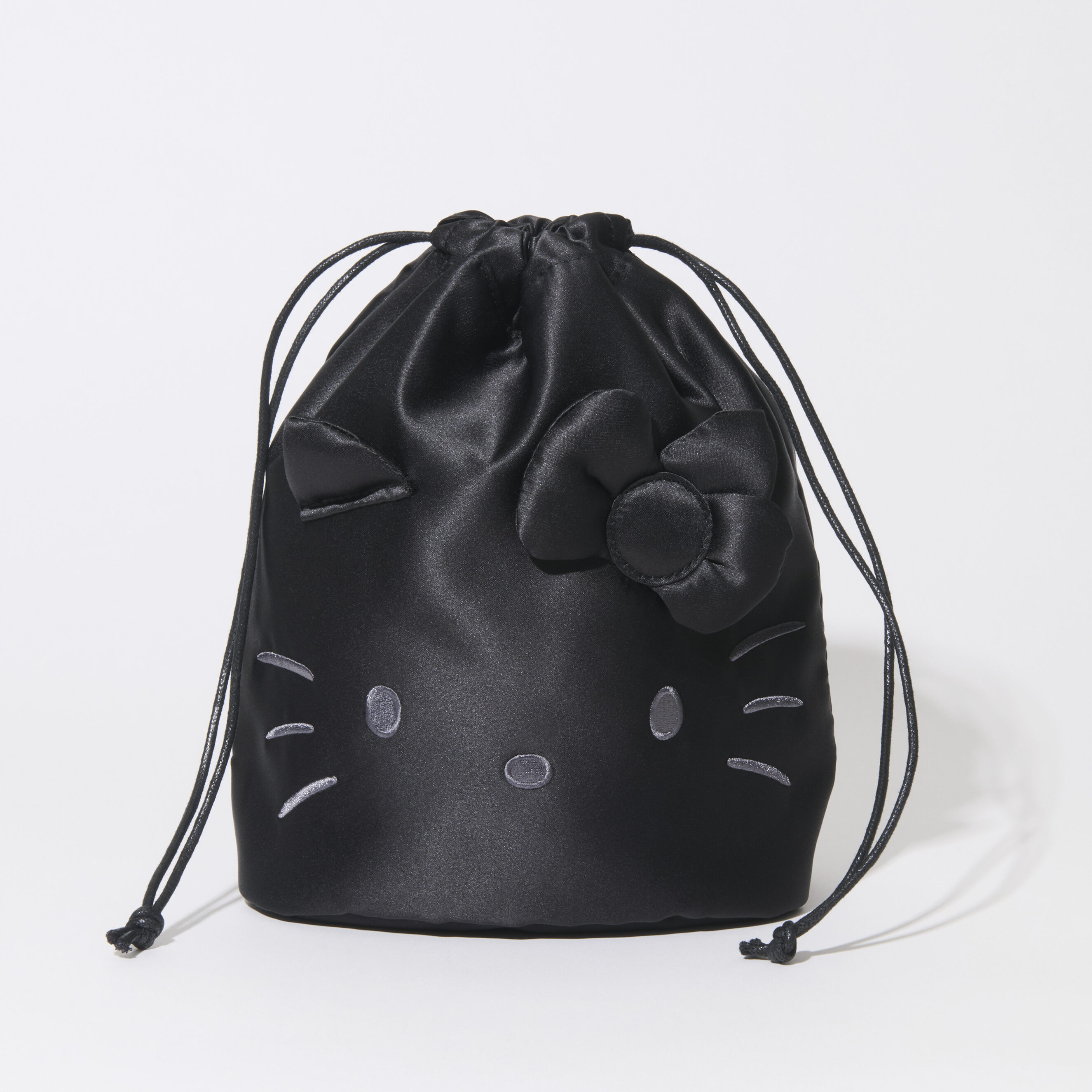 【付録】バッグとしても使える！真っ黒な「ハローキティ」が巾着ポーチは絶対欲しい♡【オトナミューズ1月号増刊】