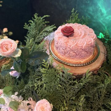 『眠れる森の美女』 Rose du Sommeil ベリーライチとバニラのホワイトショコラ・ムース