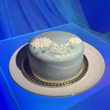 『アナと雪の女王』 Deux Cœurs de Neige ハーブ香るピーチのホワイトショコラ・ムース