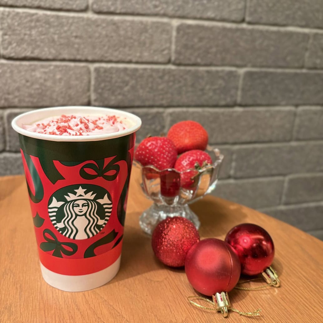 ストロベリー ムース＆ジョイフルメドレー ティー ラテ（Iced / Hot）