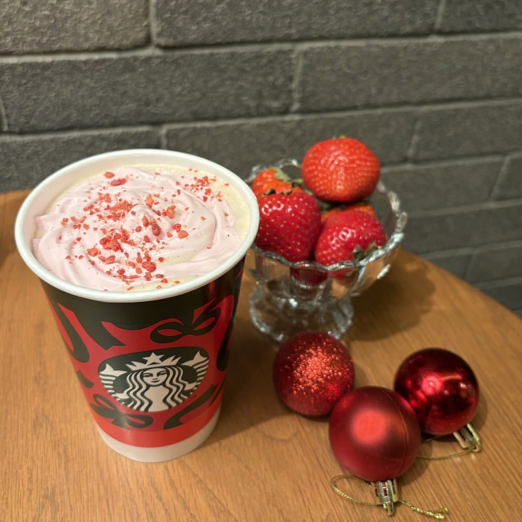 ストロベリー ムース＆ジョイフルメドレー ティー ラテ（Iced / Hot）