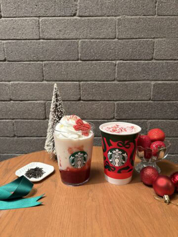 スタバ　ストロベリー＆ジョイフルメドレー ティー フラペチーノ®、ストロベリー ムース＆ジョイフルメドレー ティー ラテ（Iced / Hot）