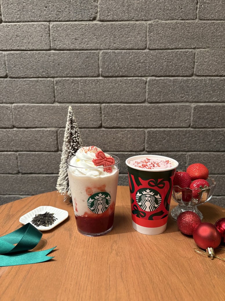 スタバ ストロベリー&ジョイフルメドレー ティー フラペチーノ®、ストロベリー ムース&ジョイフルメドレー ティー ラテ(Iced / Hot)
