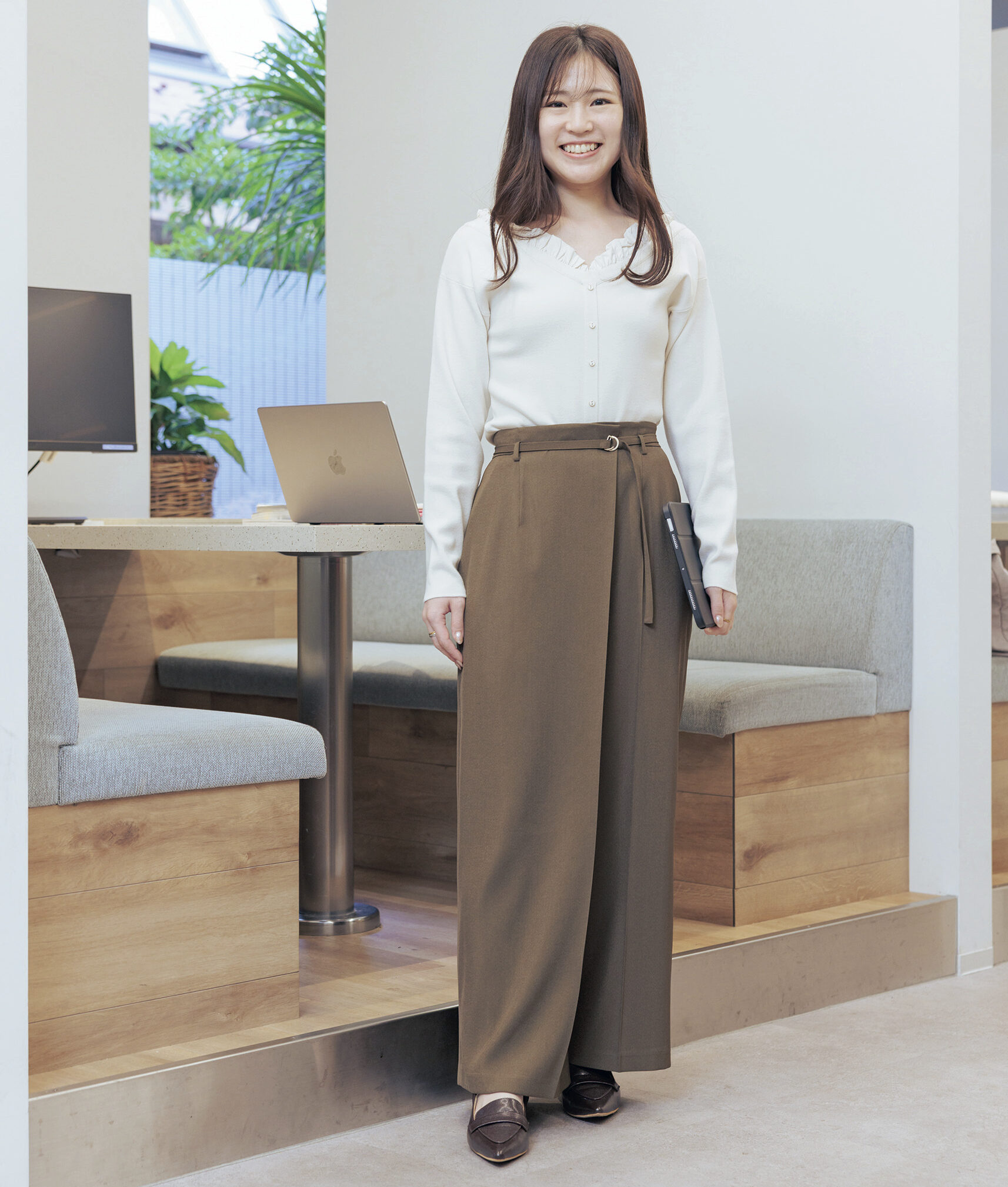 楽ちんだけどラフ過ぎない！「リモートワークコーデ」３選【SNAP】