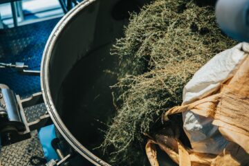 THREE精油蒸留所