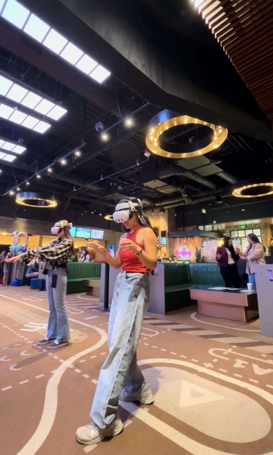 ソーシャルVRゲームプレイアリーナMirra