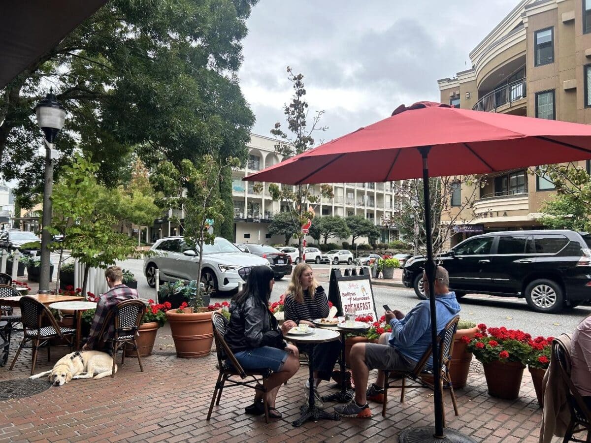 「Gilbert’s on Main」 外席