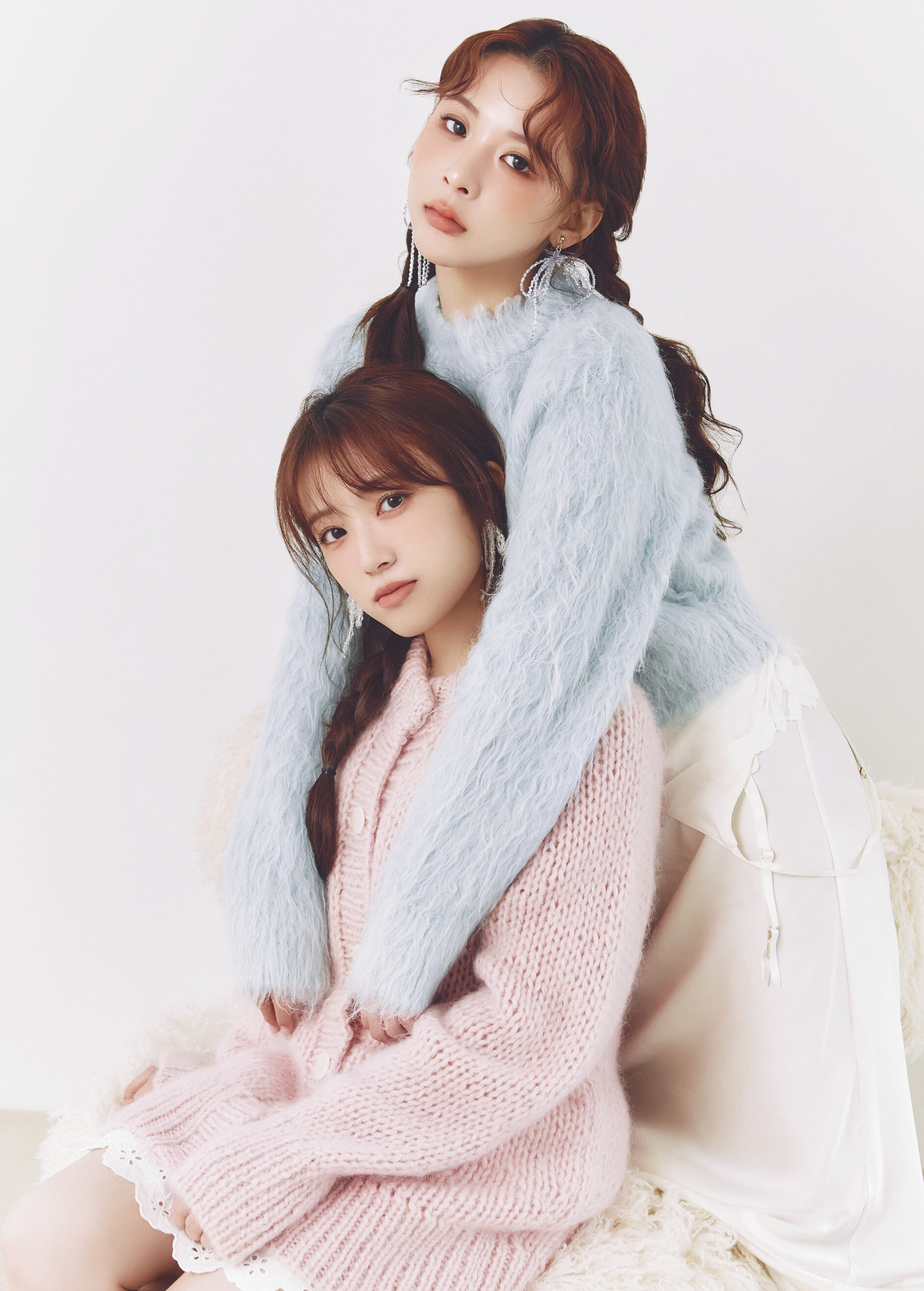 【ミチ×矢吹奈子】思わず触れたくなる♡ 大人な「キレイ色」ニットコーデ