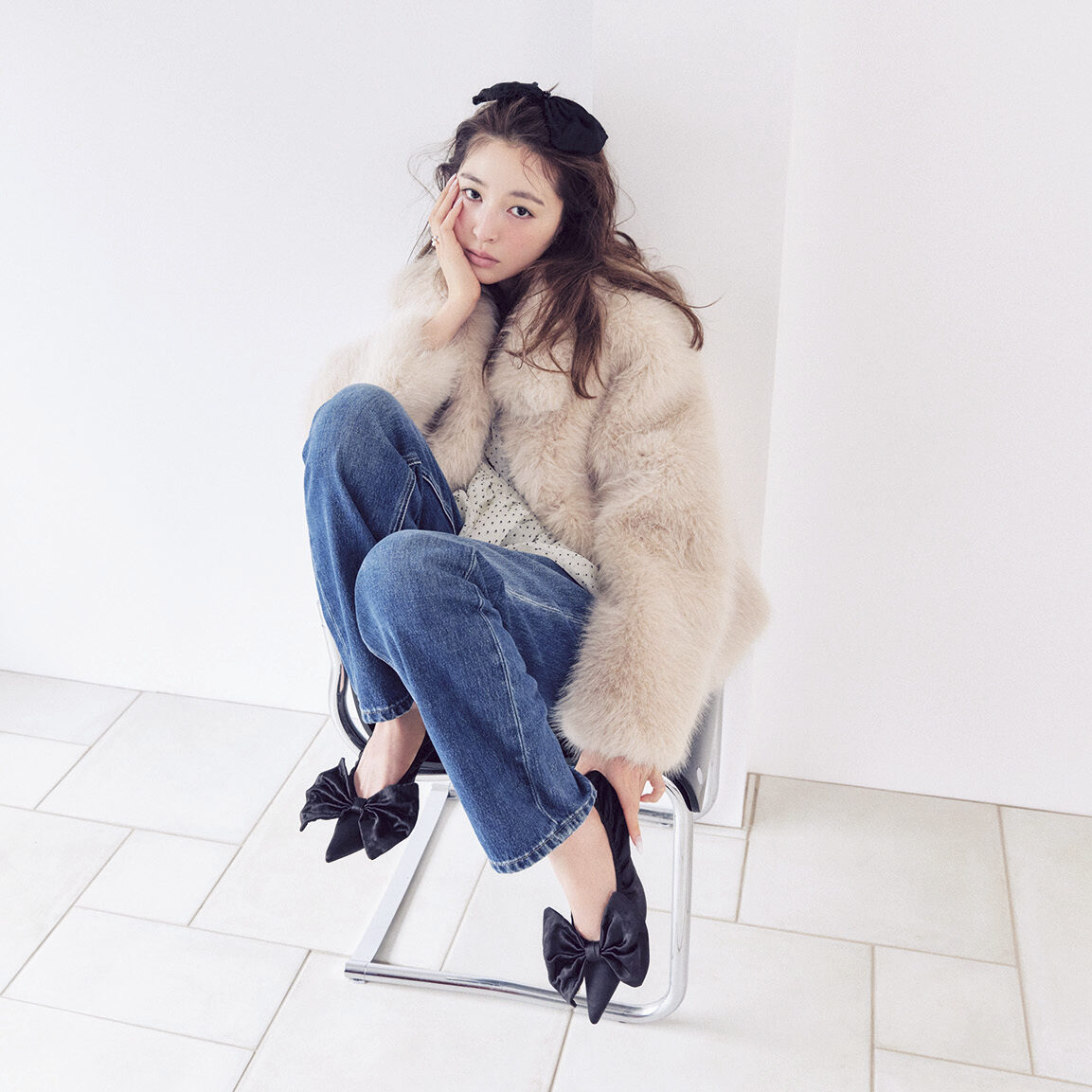 手先と足元、意外と見られてる！冬コーデに映える大人フェミニン小物12選【上西星来】