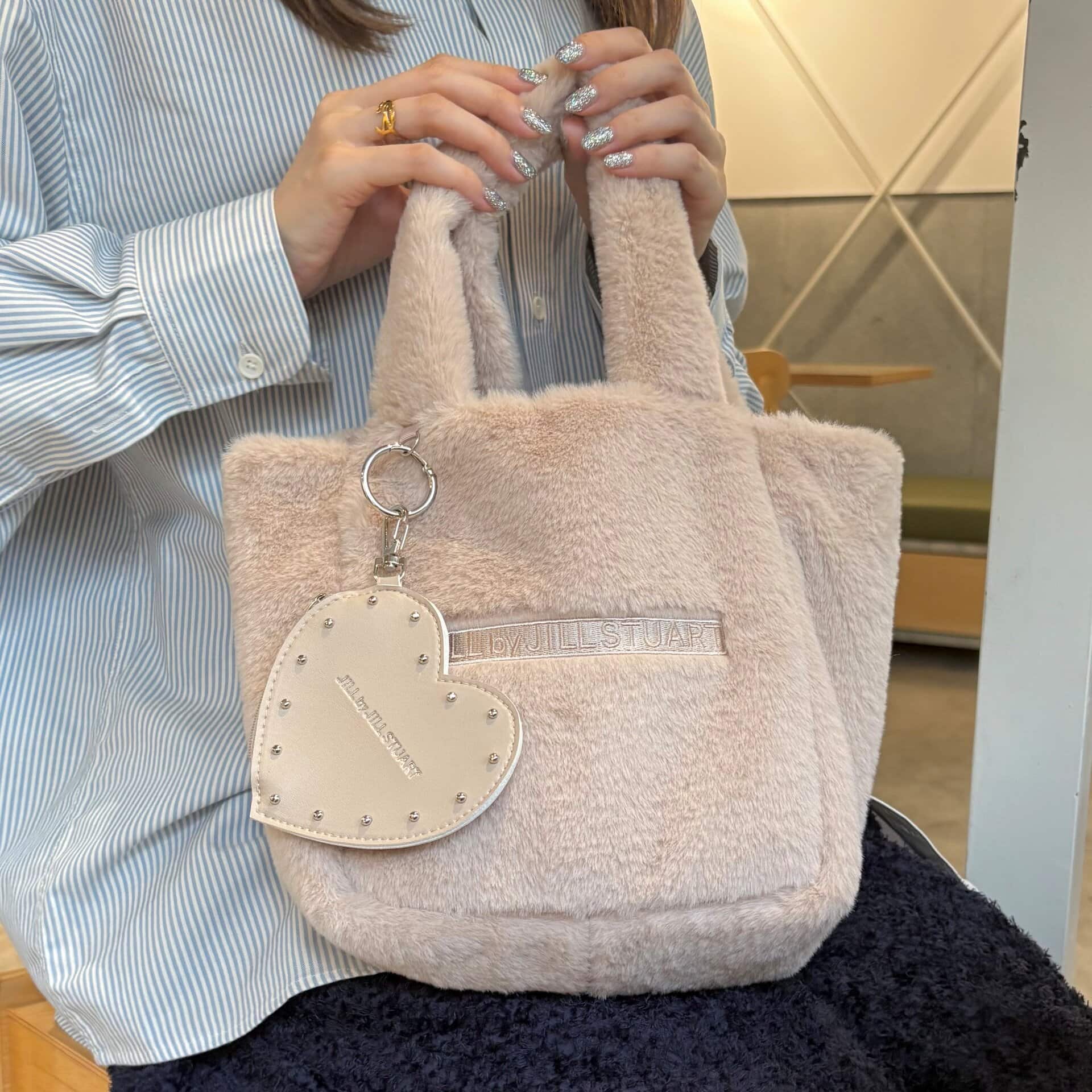 【付録レビュー】売り切れ前に急いで！「ジル バイ ジルスチュアート」のファーバッグ＆ハートポーチチャーム【スウィート12月号】