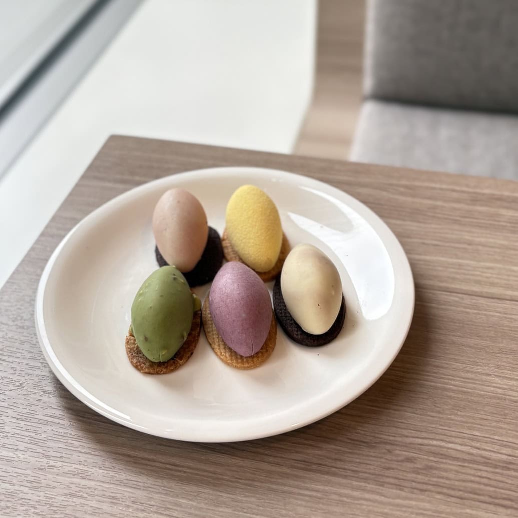 Restaurant Sola パリクレーム カラフル