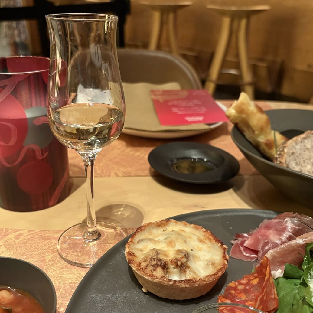 ウィキッドウェイミード×トルタサラータ サルシッチャ