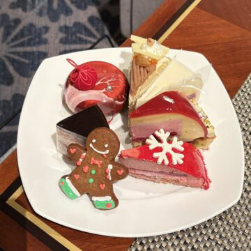 ヒルトンスイーツ　クリスマスオーナメントをめしあがれ