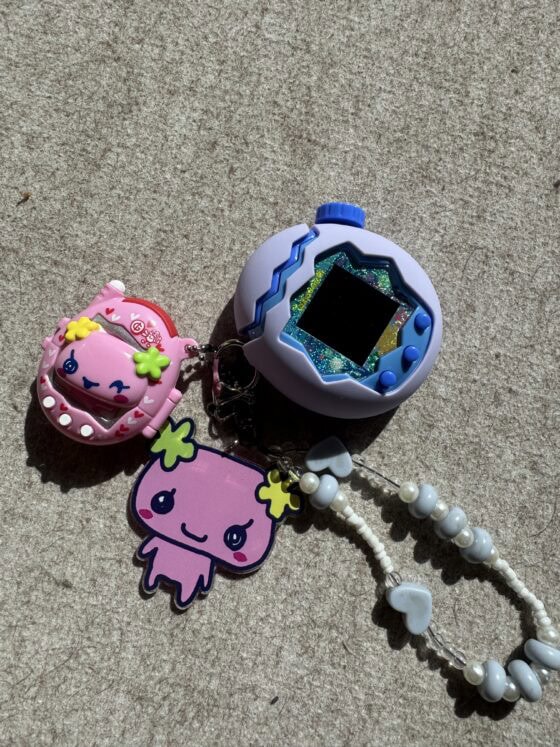 沼落ち注意♡ ハローキティやたまごっちなど…大人女子がハマる「カプセルトイ」の世界【sweet lovers】