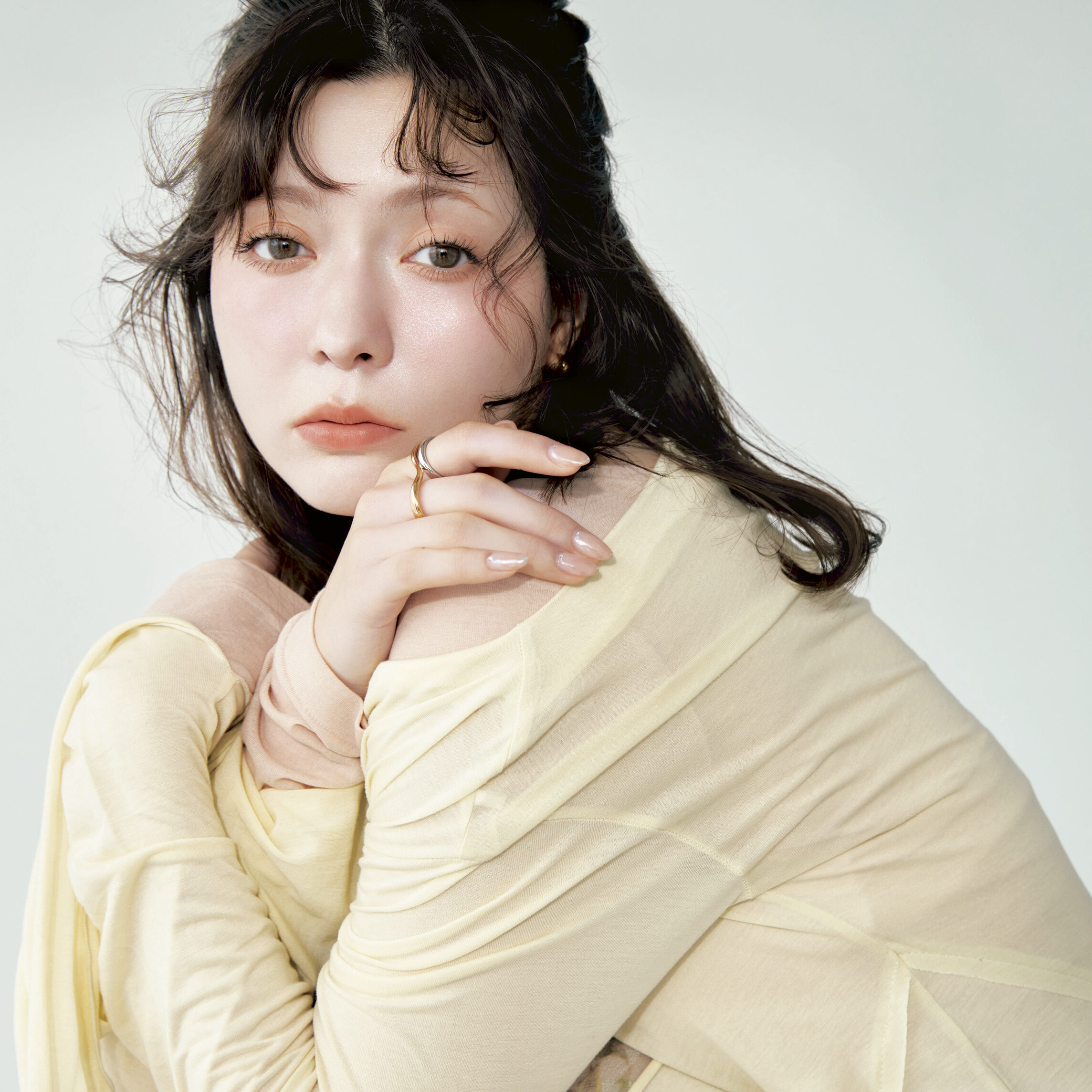 【韓国ベスコス2025】圧倒的な透明肌を叶える♡ 美容賢者が溺愛中の「名品ファンデ」4選