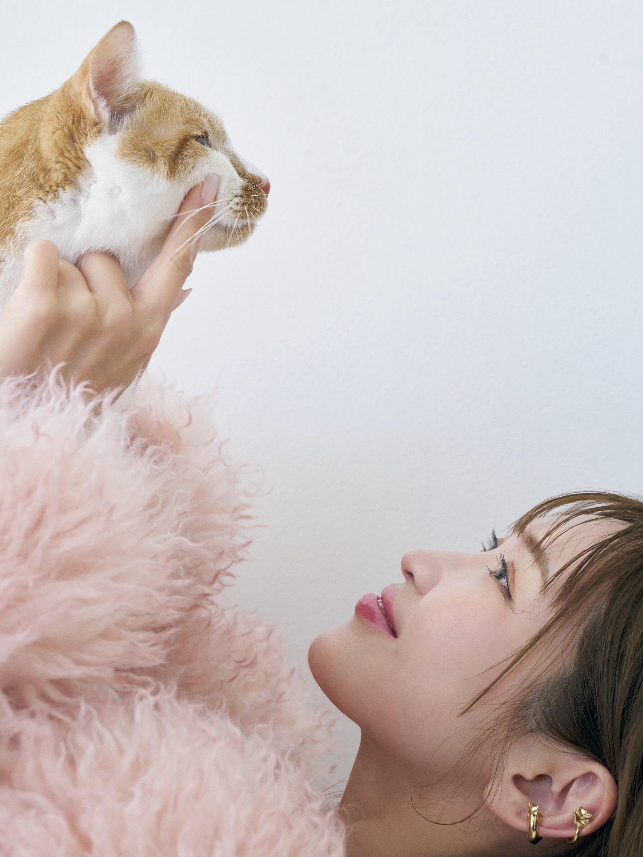 【紗栄子】「動物と人の間に境界線はない」保護猫活動に乗り出した理由と、命への向き合い方